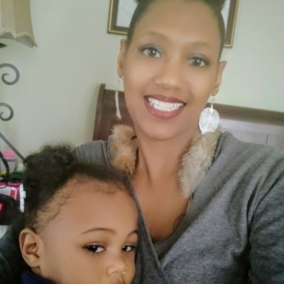 Meet your Posher, Michele - Picture 3 of 4